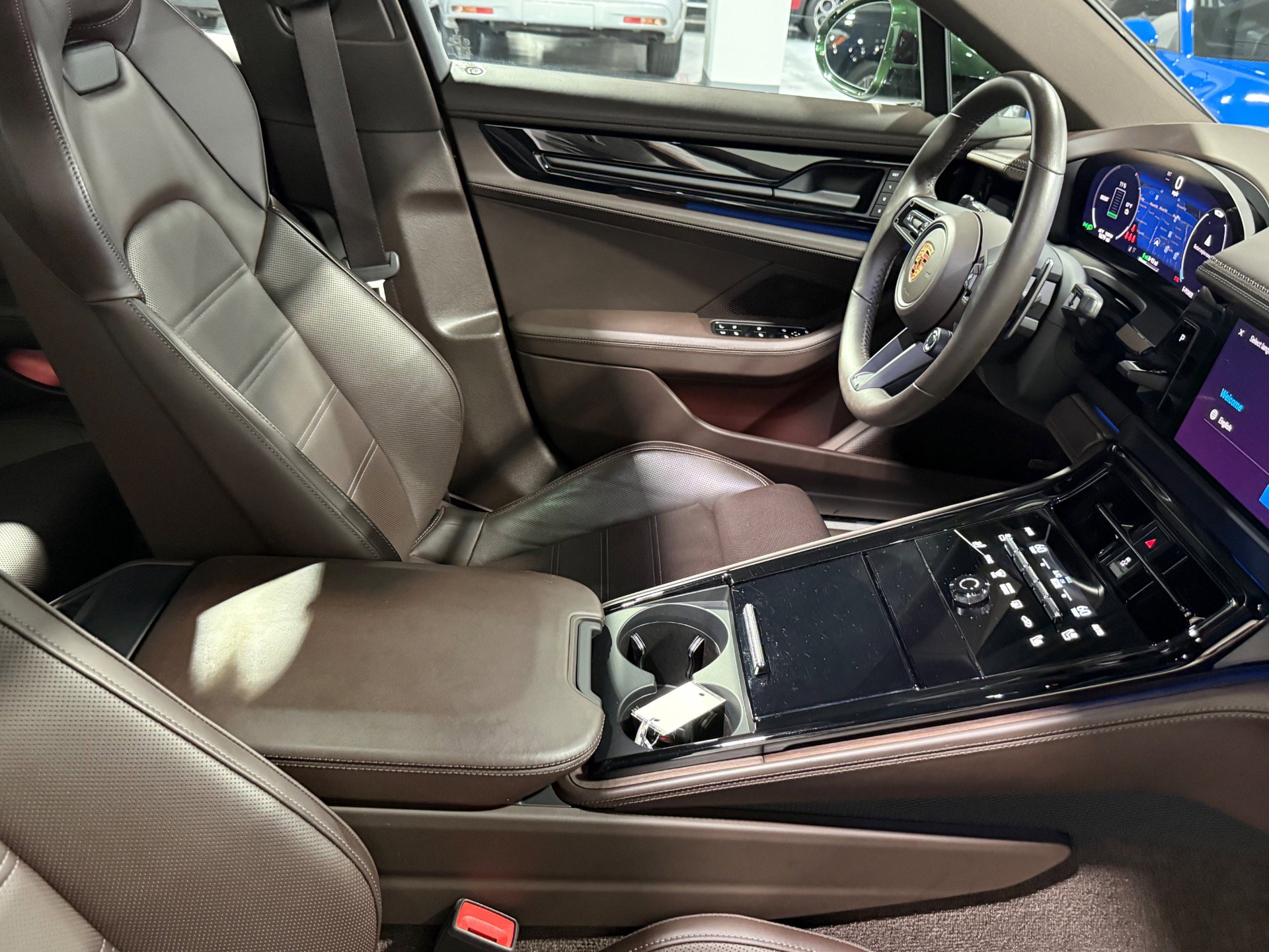 Used 2025 Porsche Panamera 4 image 60