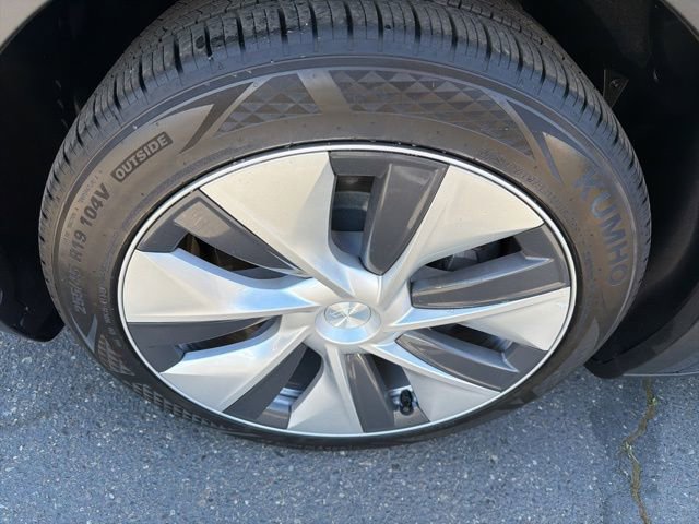 Used 2023 Tesla Model Y Long Range image 12