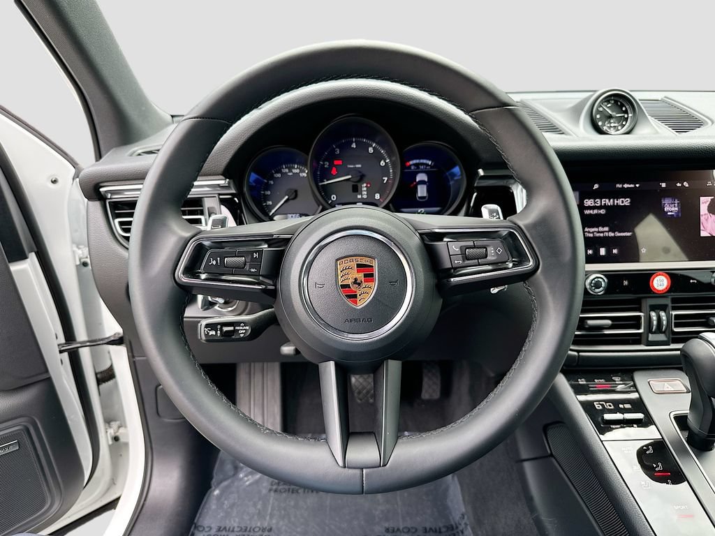 Certified 2026 Porsche Macan AWD/4WD image 12