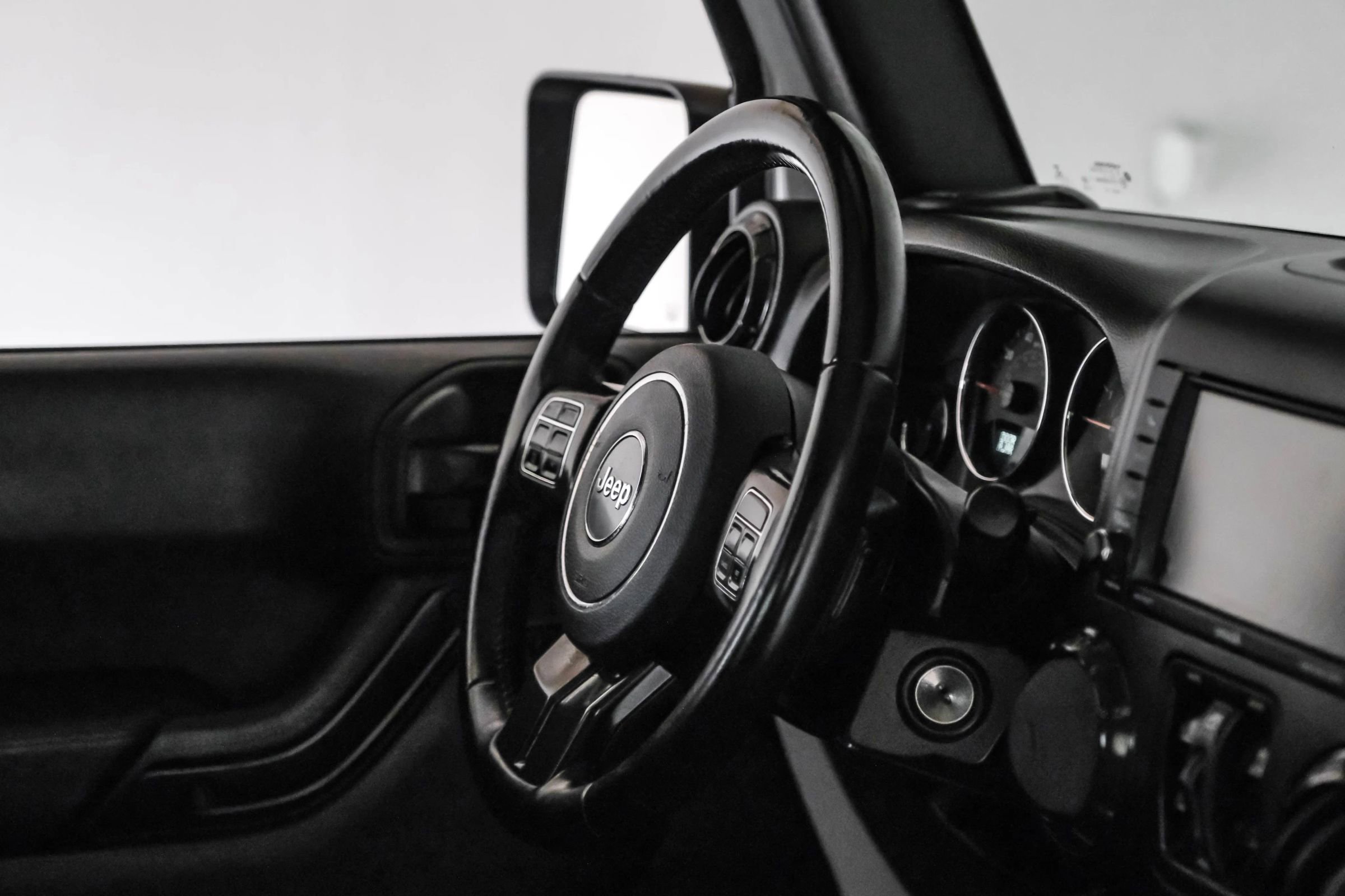 Used 2017 Jeep Wrangler Unlimited Sahara AWD/4WD image 12