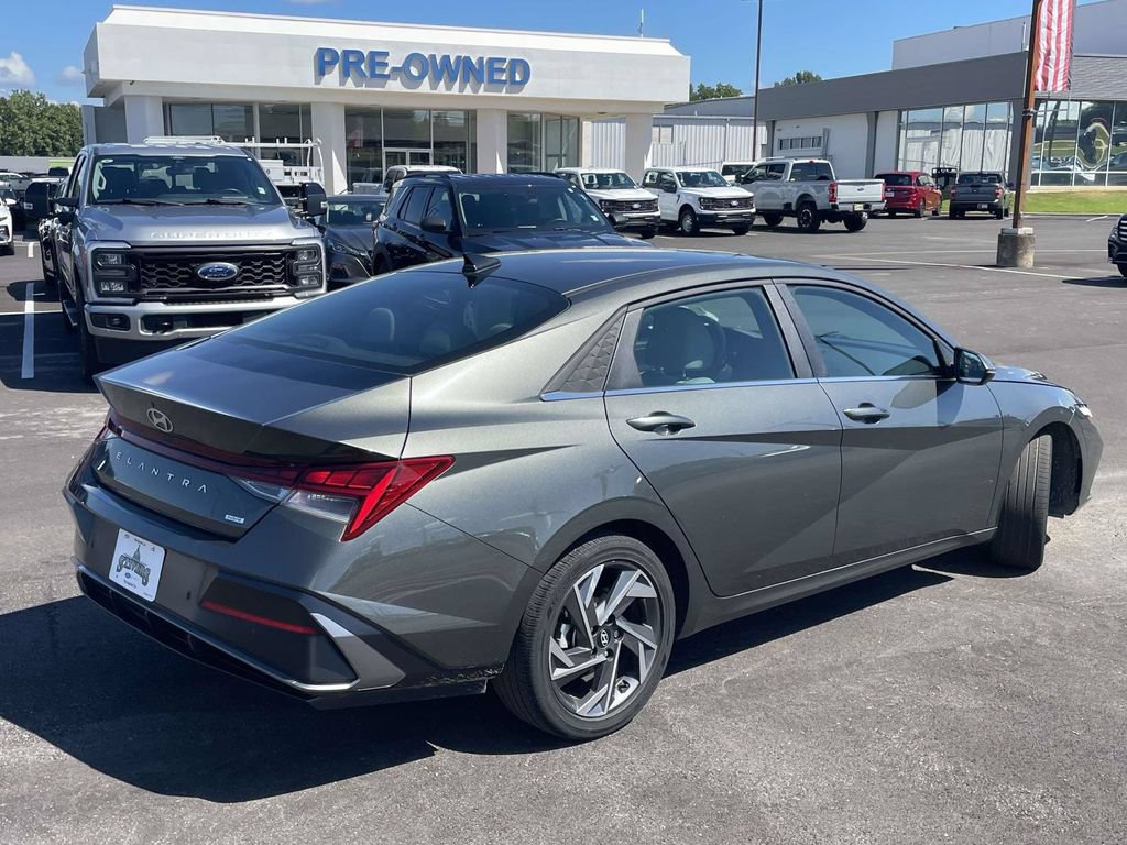Used 2024 Hyundai Elantra Limited FWD image 3