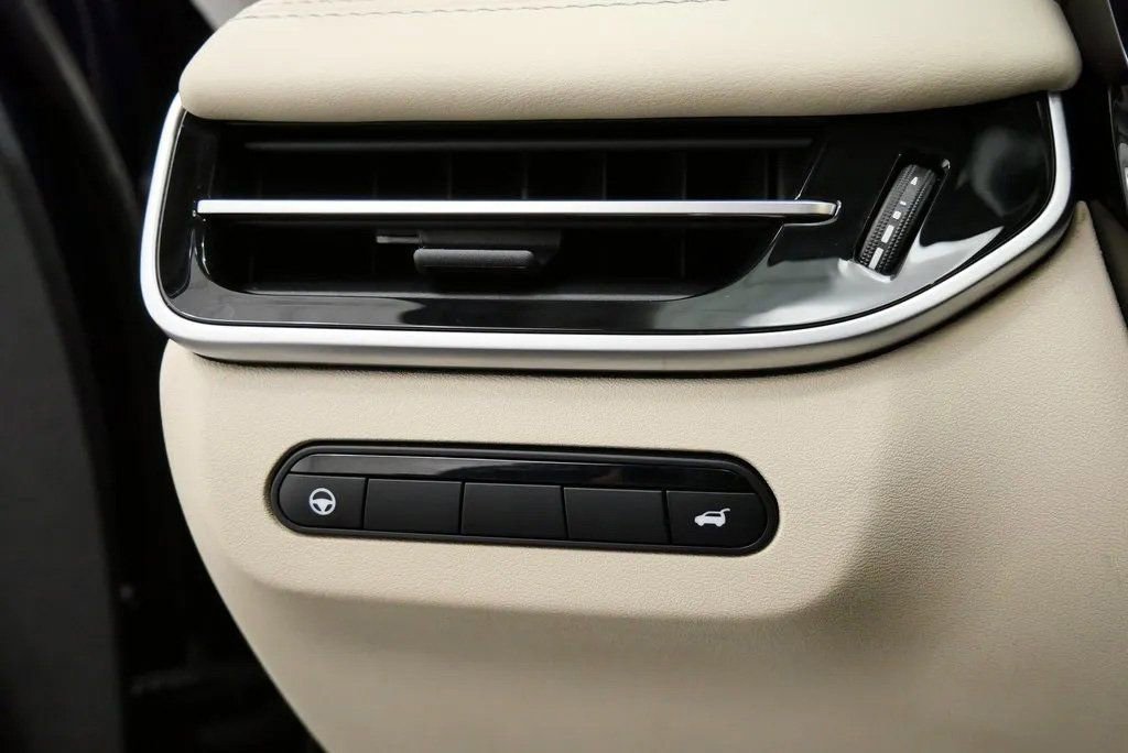 Used 2023 INFINITI QX60 Luxe AWD/4WD image 13