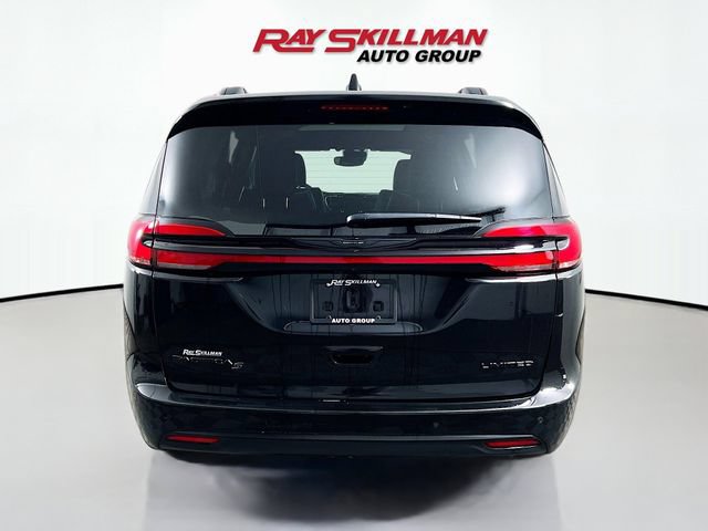 Used 2024 Chrysler Pacifica Limited w/ S Appearance Package FWD image 6