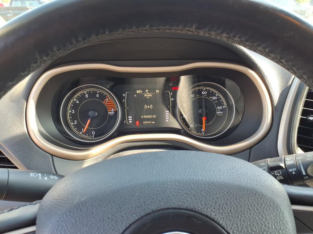 Used 2017 Jeep Cherokee Latitude w/ Cold Weather Group AWD/4WD image 19