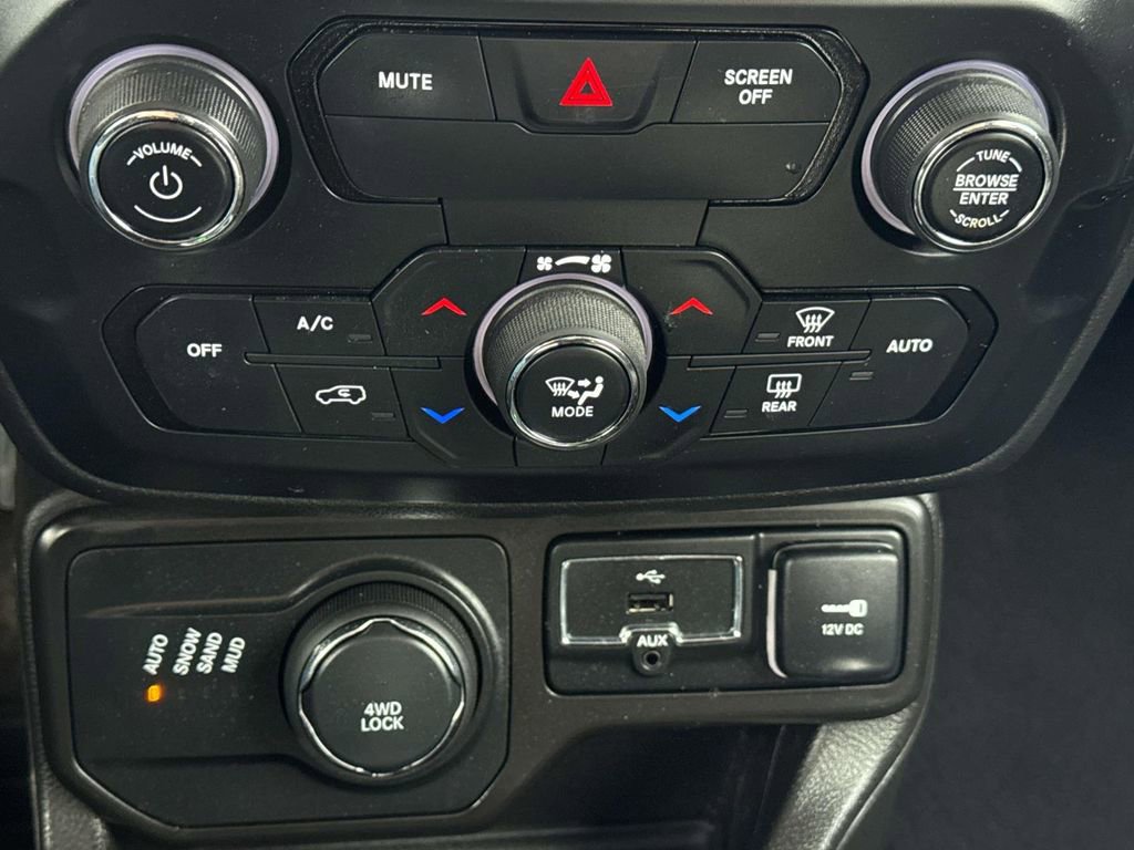 Used 2020 Jeep Renegade Latitude w/ Cold Weather Group image 21