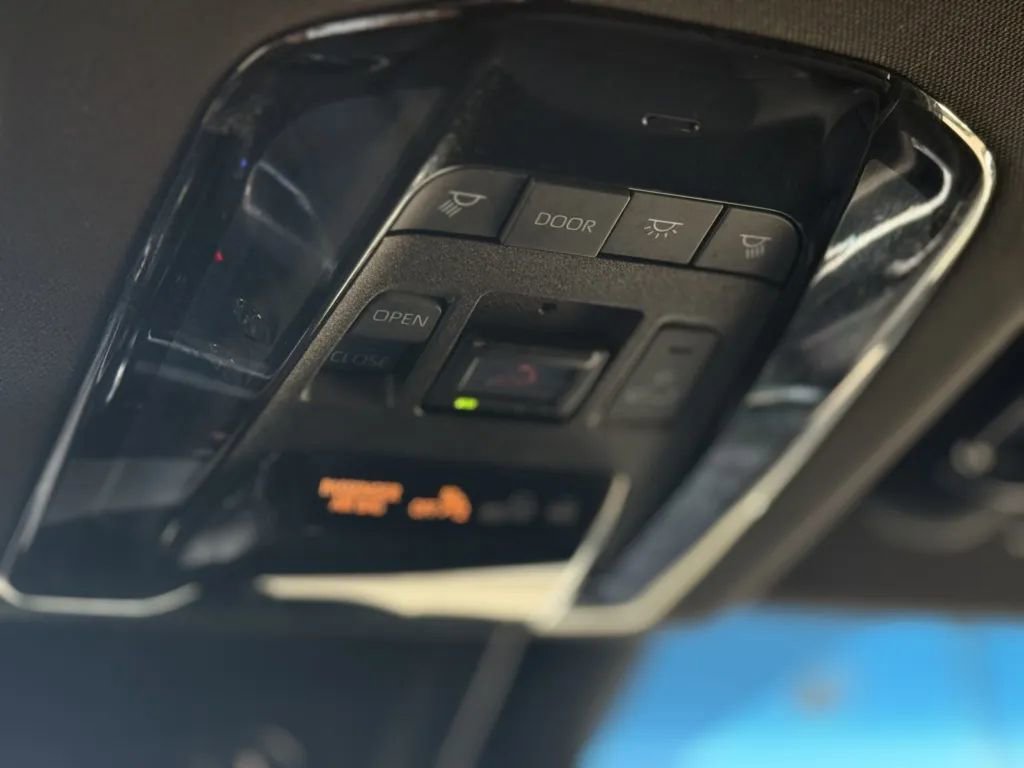 Used 2021 Toyota Venza Limited w/ Advanced Technology Package image 34