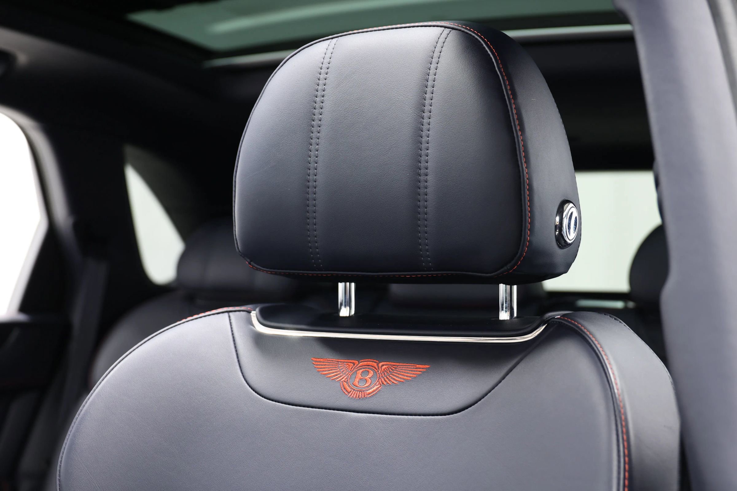 Used 2019 Bentley Bentayga AWD/4WD image 16