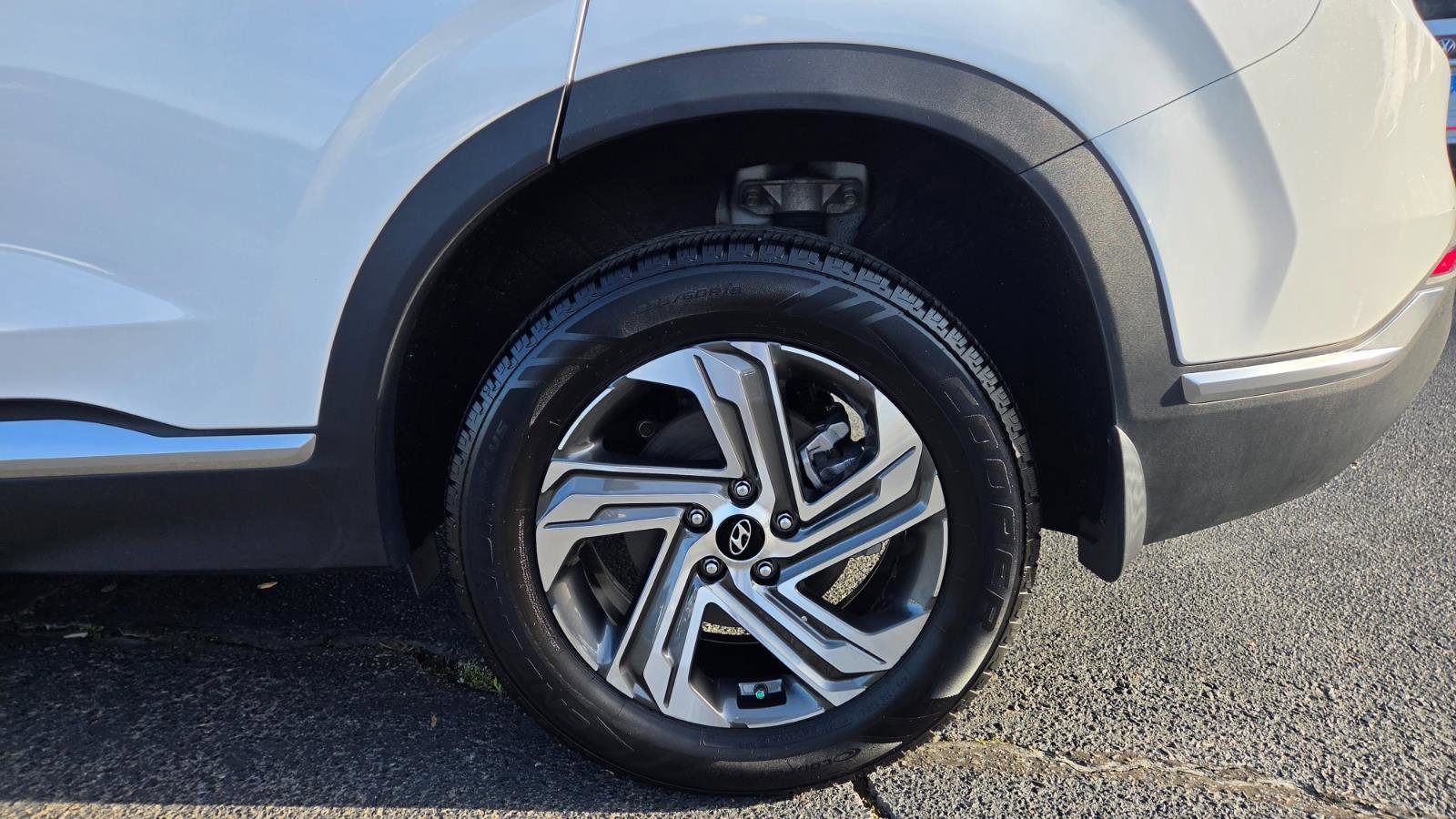 Used 2023 Hyundai Santa Fe SEL w/ Premium Package image 14