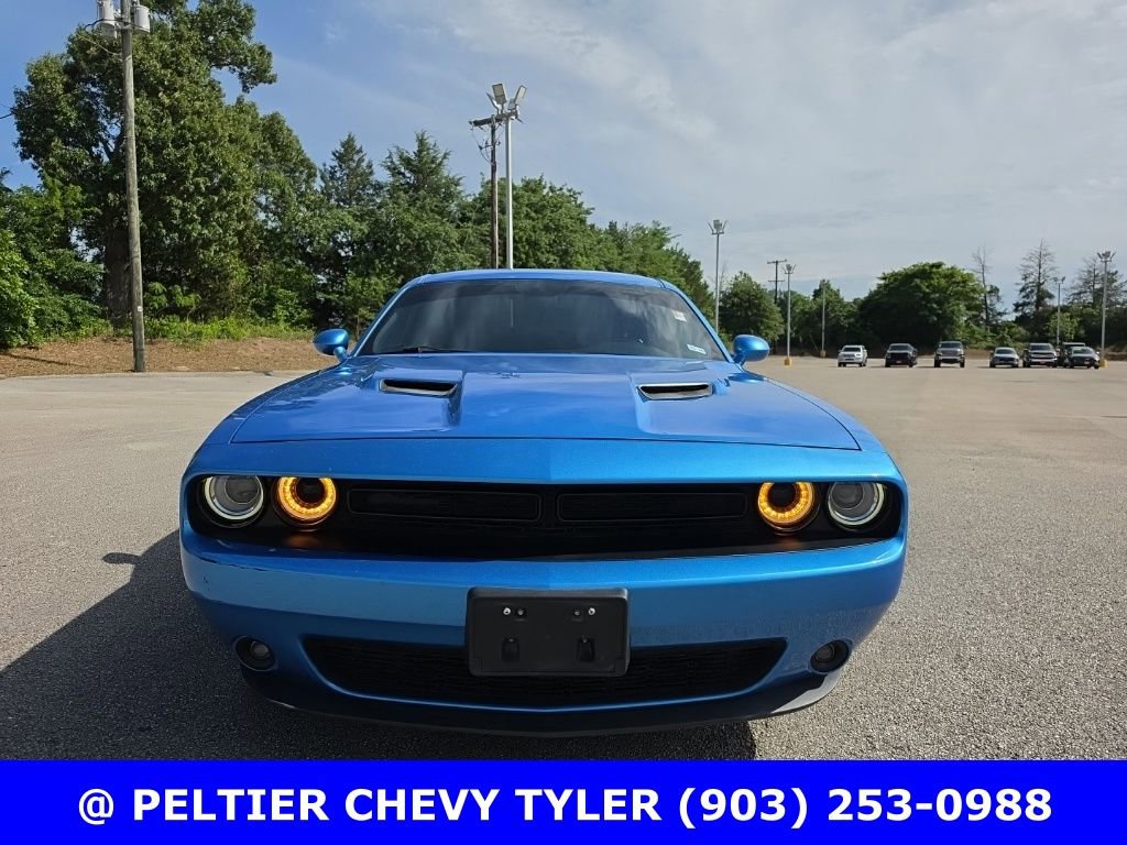 Used 2019 Dodge Challenger SXT w/ Blacktop Package RWD image 2
