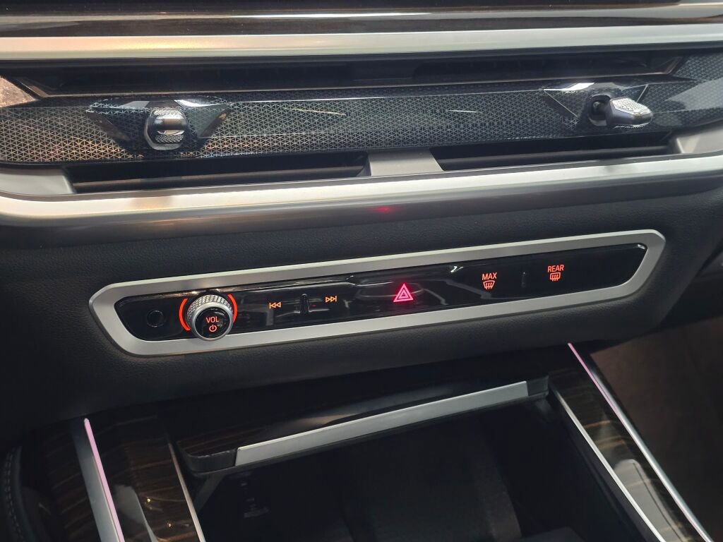Used 2025 BMW X7 xDrive40i image 14