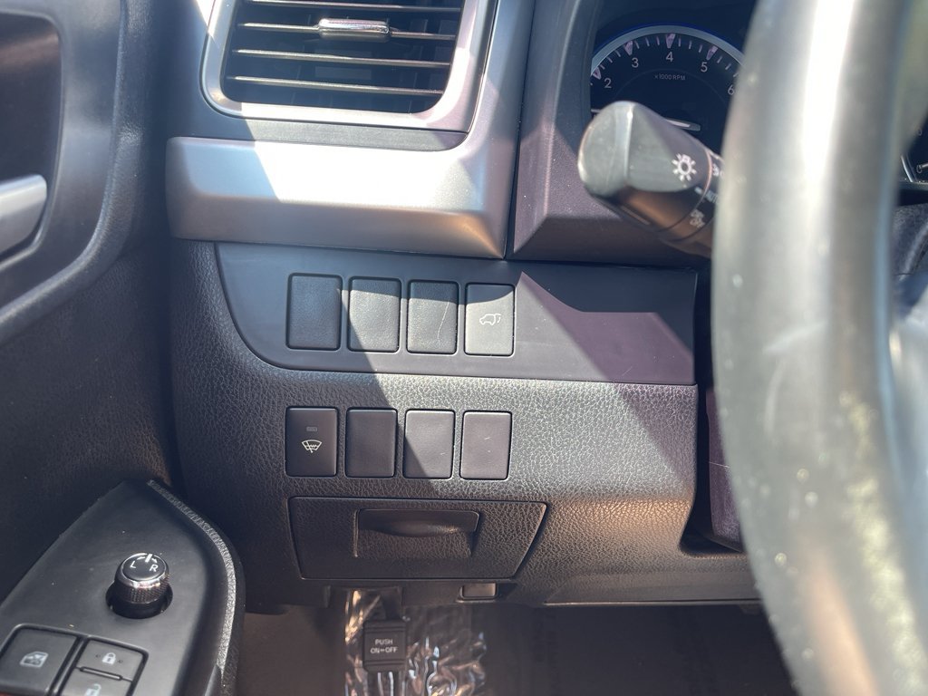 Used 2016 Toyota Highlander XLE FWD image 18