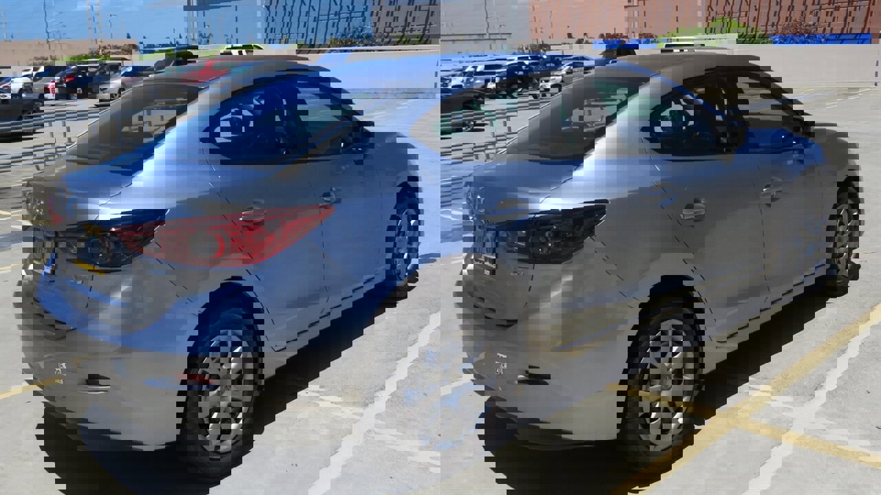 Used 2015 MAZDA MAZDA3 i SV image 8