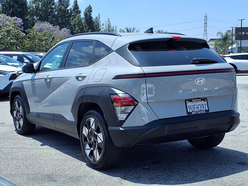 Used 2025 Hyundai Kona SEL FWD image 3