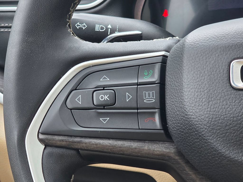 Used 2023 Jeep Grand Cherokee Limited AWD/4WD image 22