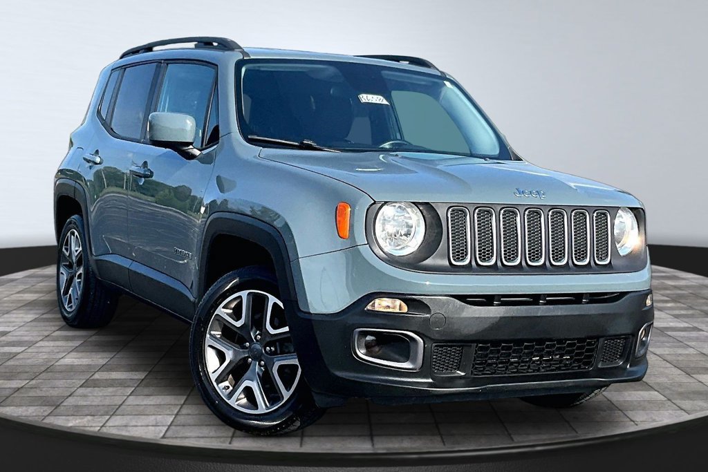 Used 2017 Jeep Renegade Latitude w/ Cold Weather Group AWD/4WD image 12