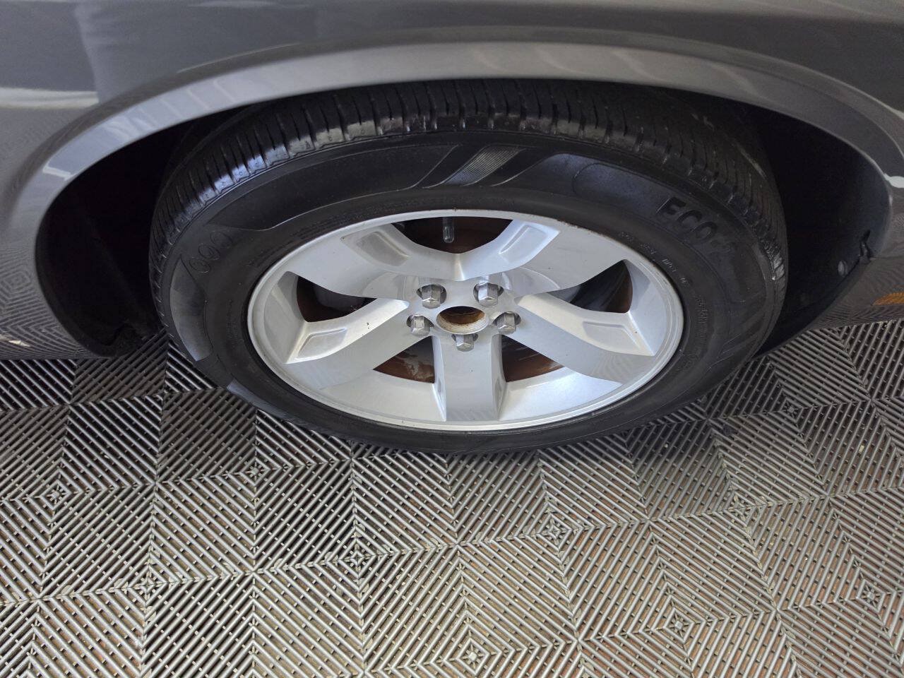 Used 2012 Dodge Challenger SXT RWD image 21