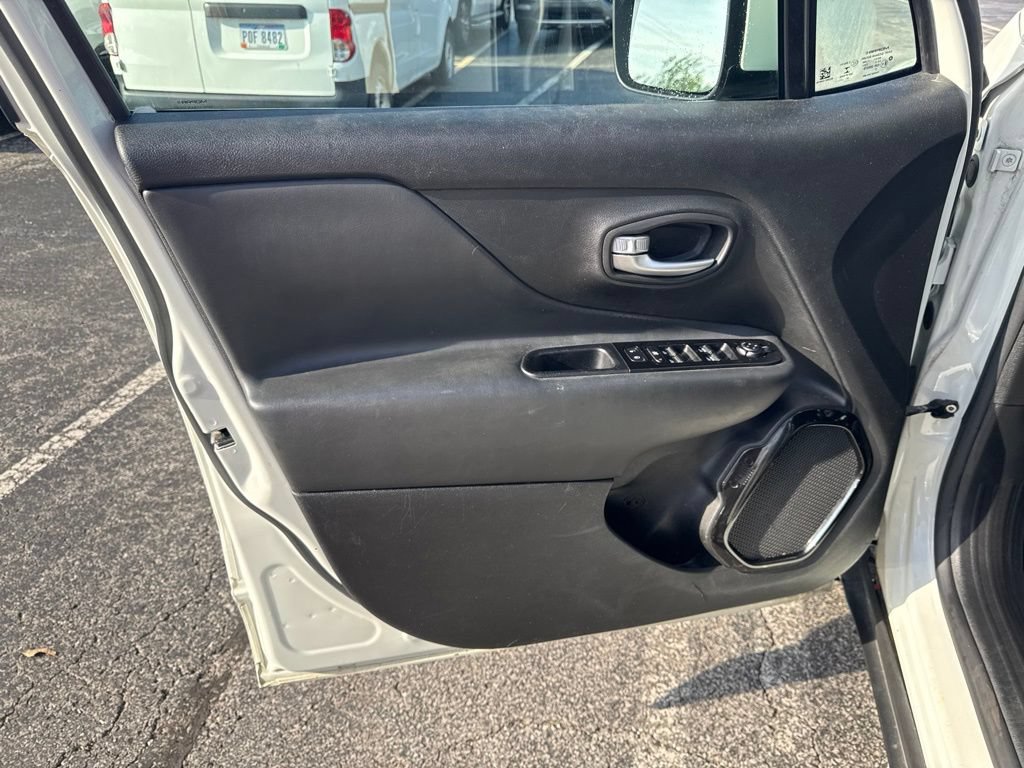 Used 2020 Jeep Renegade Altitude AWD/4WD image 13
