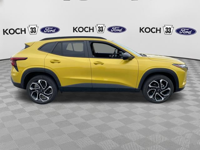 Used 2024 Chevrolet Trax RS w/ Sunroof Package FWD image 9