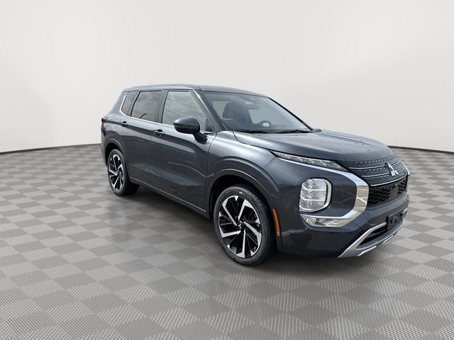 Used 2024 Mitsubishi Outlander SE Black Edition image 2