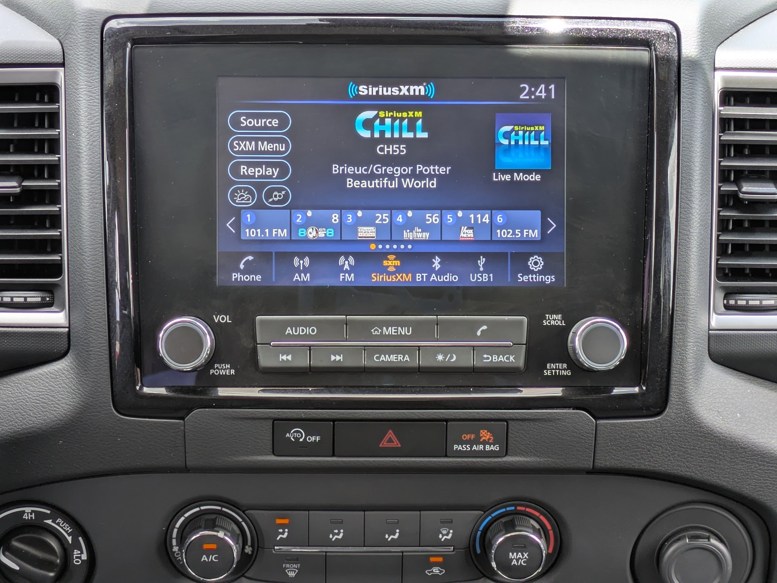 Used 2024 Nissan Frontier SV w/ Graphics Package image 16