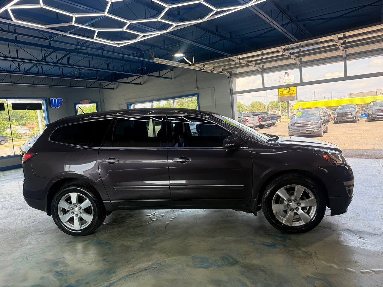 Used 2015 Chevrolet Traverse LTZ AWD/4WD image 3