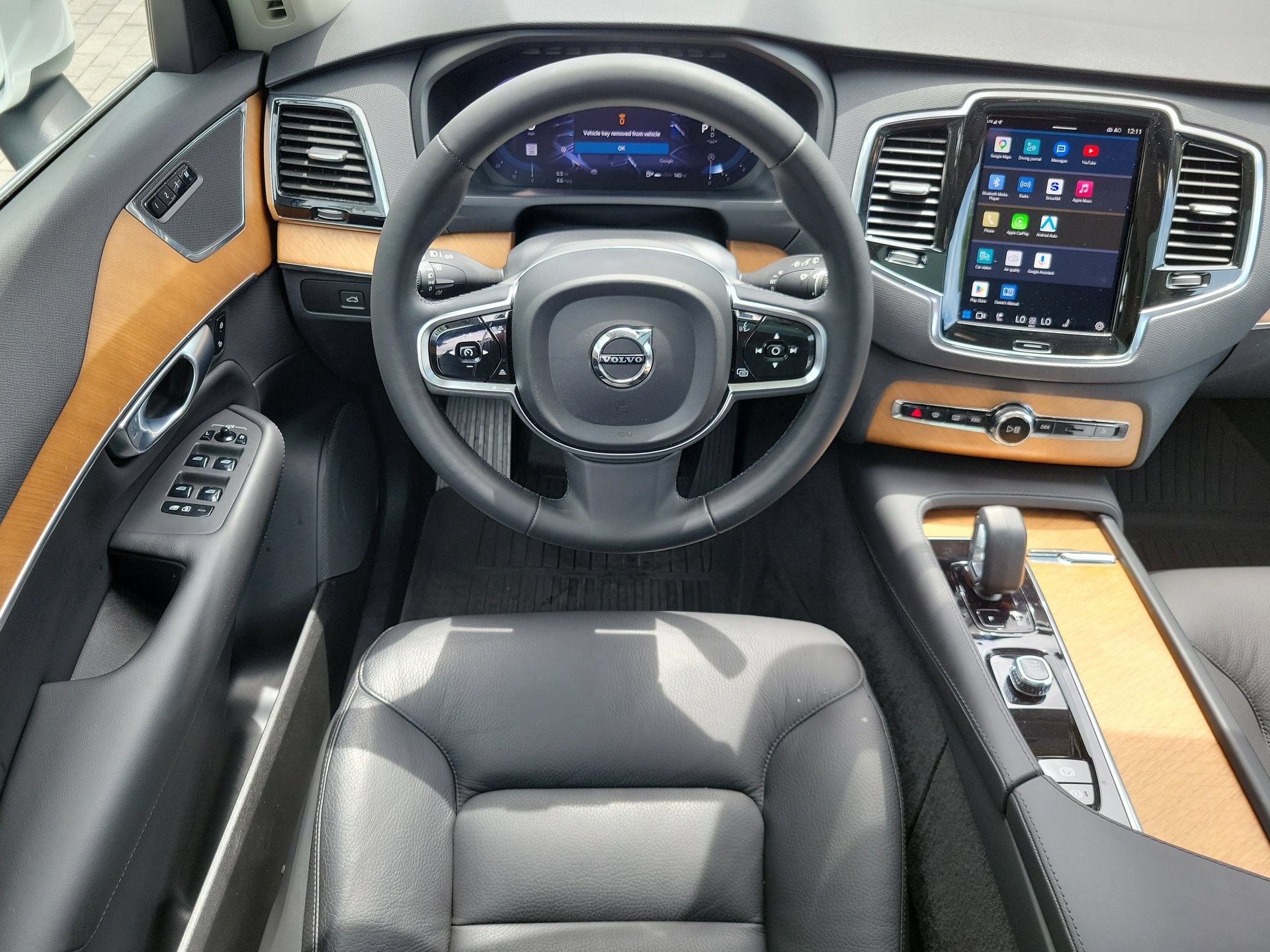 Used 2024 Volvo XC90 B6 Plus AWD/4WD image 24