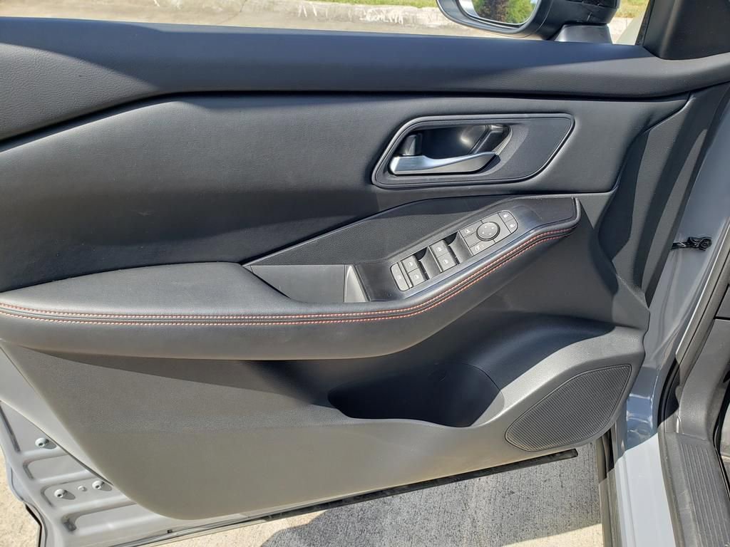 Certified 2025 Nissan Rogue SV AWD/4WD image 17