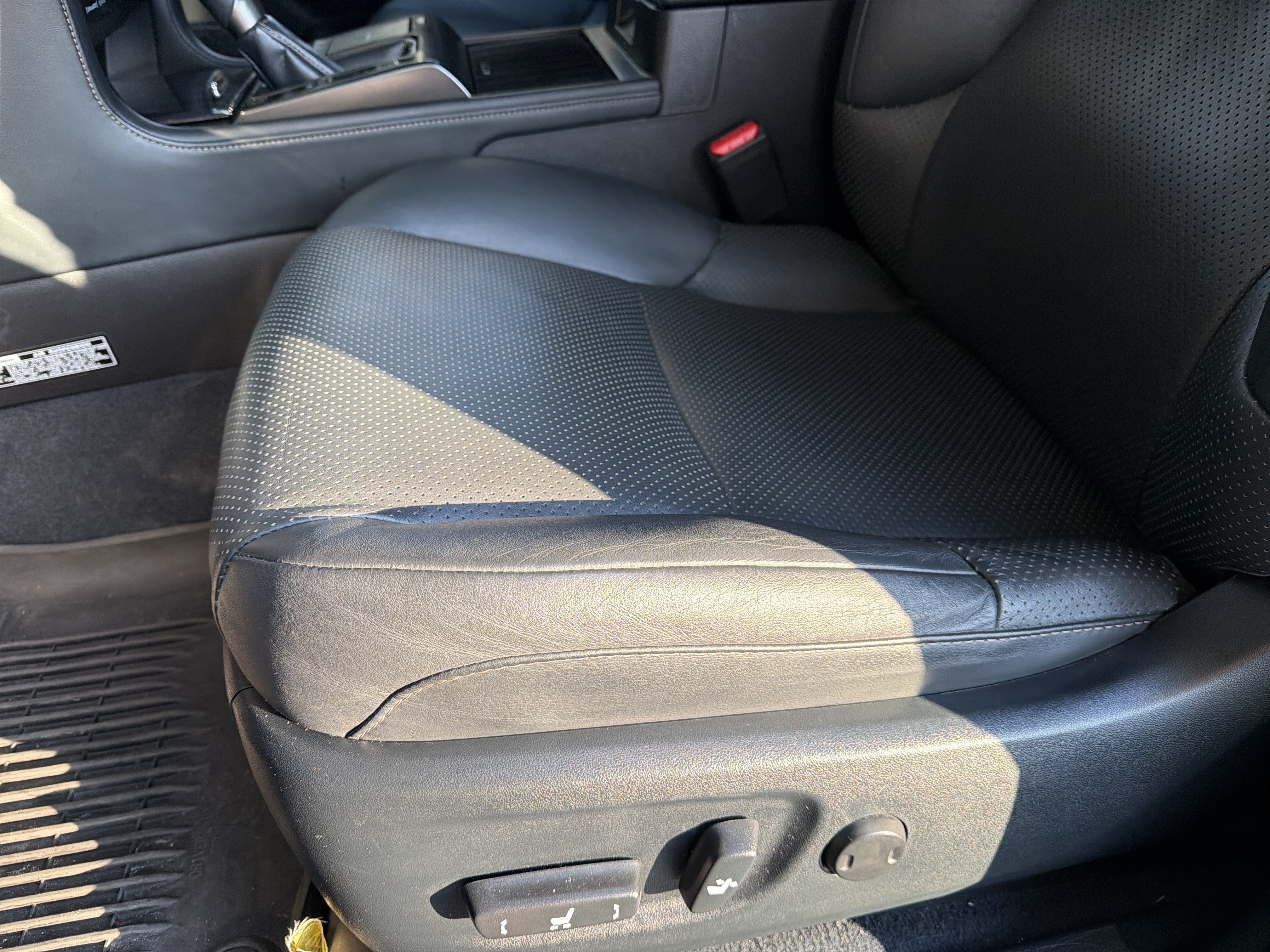 Certified 2023 Lexus GX 460 Luxury w/ Sport Design Package AWD/4WD image 17