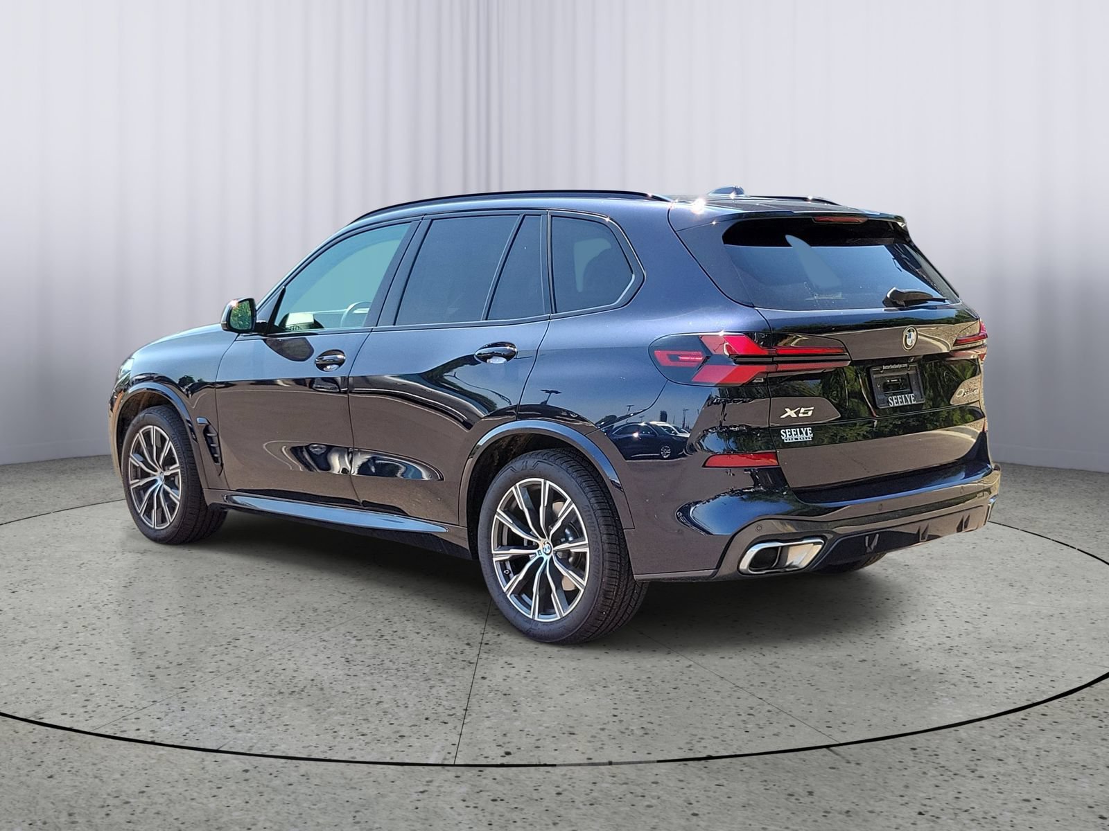 Used 2024 BMW X5 xDrive40i w/ Executive Package AWD/4WD image 4