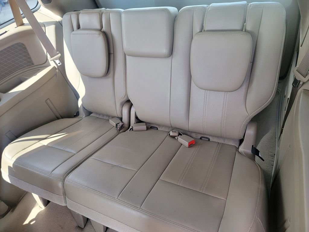 Used 2013 Chrysler Town & Country Touring-L w/ Entertainment Group #2 FWD image 13