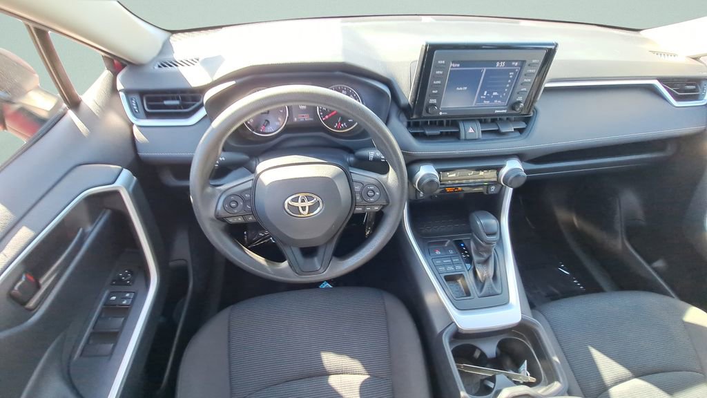 Used 2021 Toyota RAV4 LE image 15