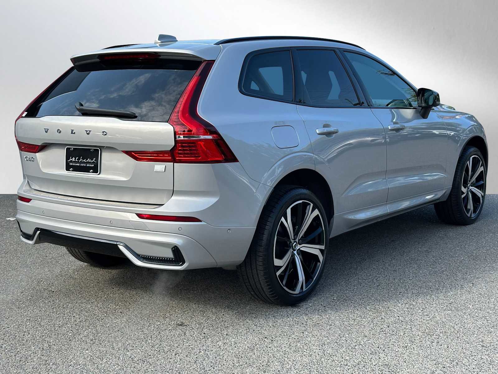 Certified 2023 Volvo XC60 T8 Ultimate w/ Climate Package image 7