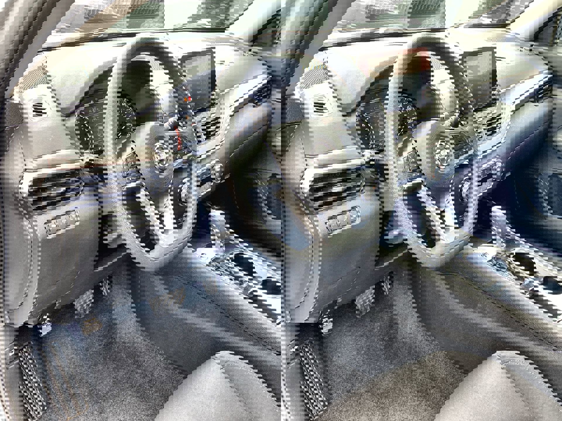 Used 2024 Nissan Altima 2.5 SV image 14