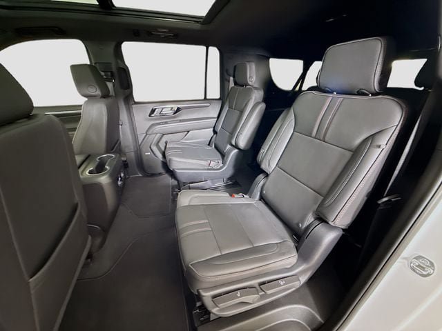 Used 2025 Chevrolet Suburban RST w/ RST Capability Package AWD/4WD image 27