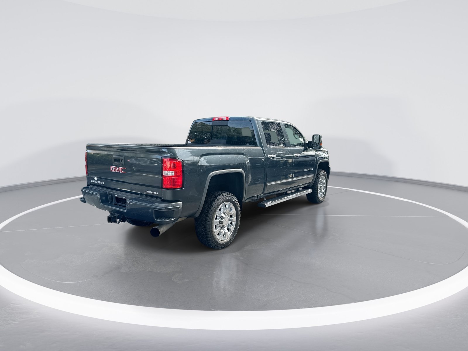Used 2019 GMC Sierra 2500 Denali w/ Duramax Plus Package AWD/4WD image 9
