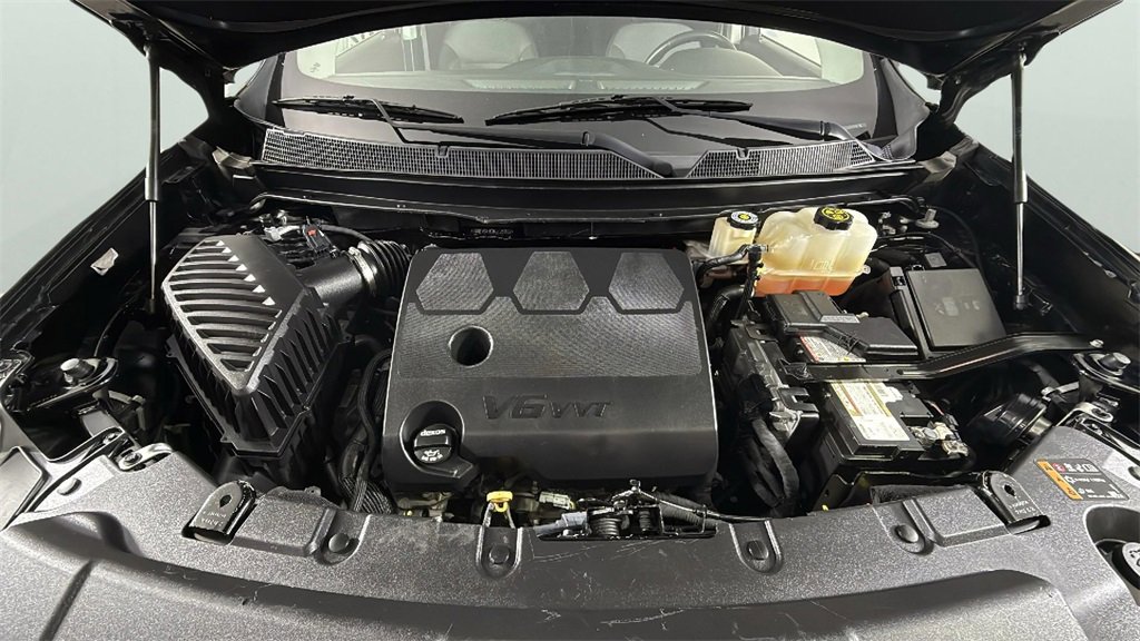 Used 2021 Chevrolet Traverse LT image 35