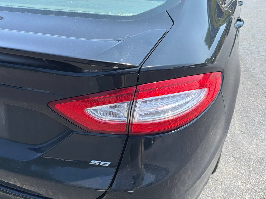 Used 2016 Ford Fusion SE w/ Equipment Group 201A FWD image 16