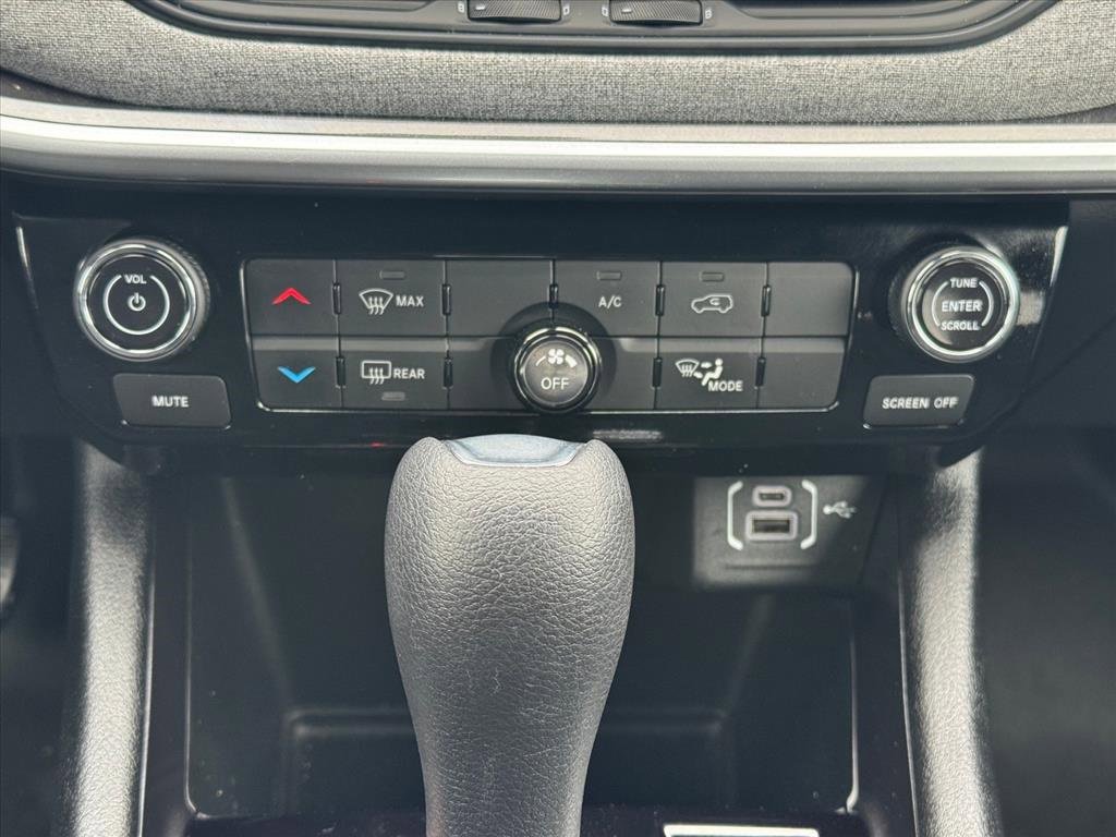 Used 2025 Jeep Compass Sport image 15