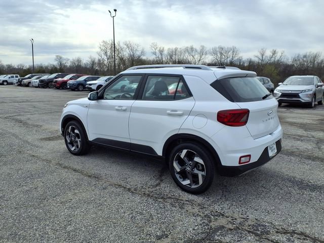 Used 2025 Hyundai Venue SEL image 24