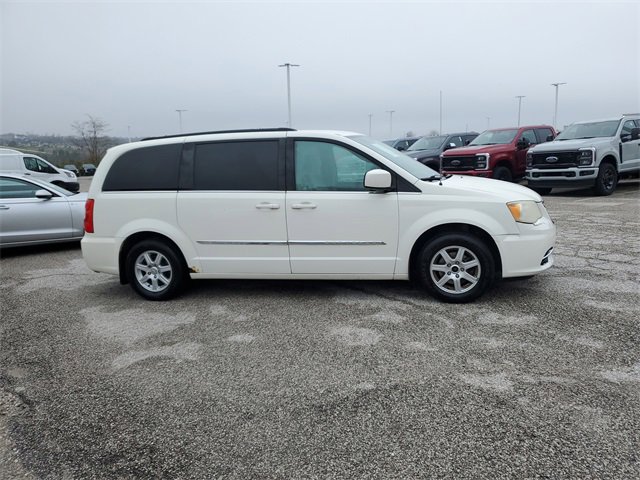 Used 2011 Chrysler Town & Country Touring image 3