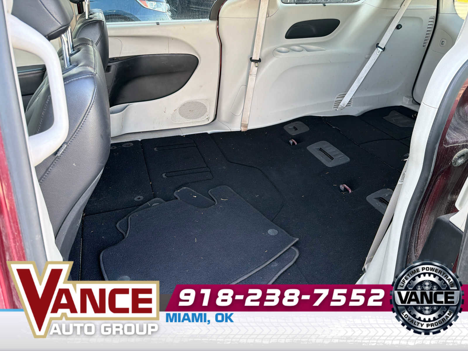 Used 2018 Chrysler Pacifica Touring-L FWD image 4