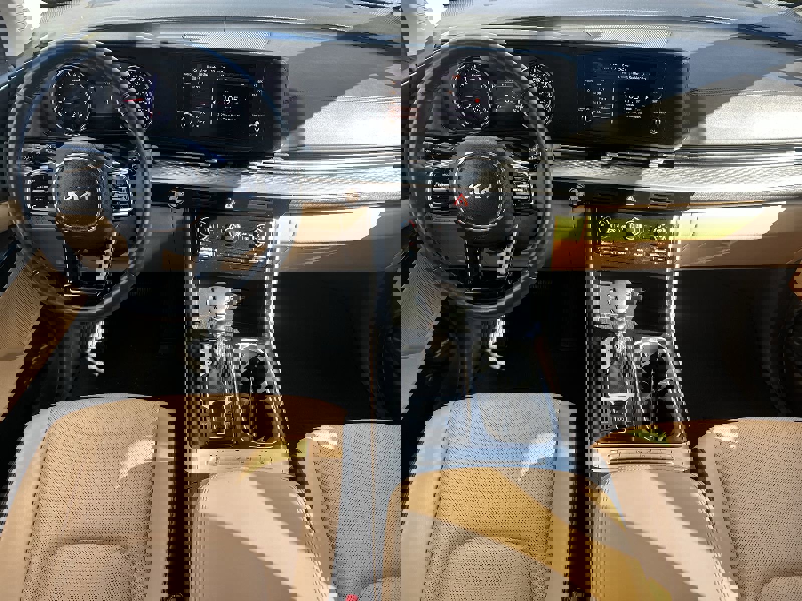 Used 2024 Kia Carnival LX image 18