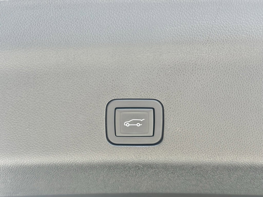 Used 2024 GMC Yukon AT4 w/ Technology Package image 10