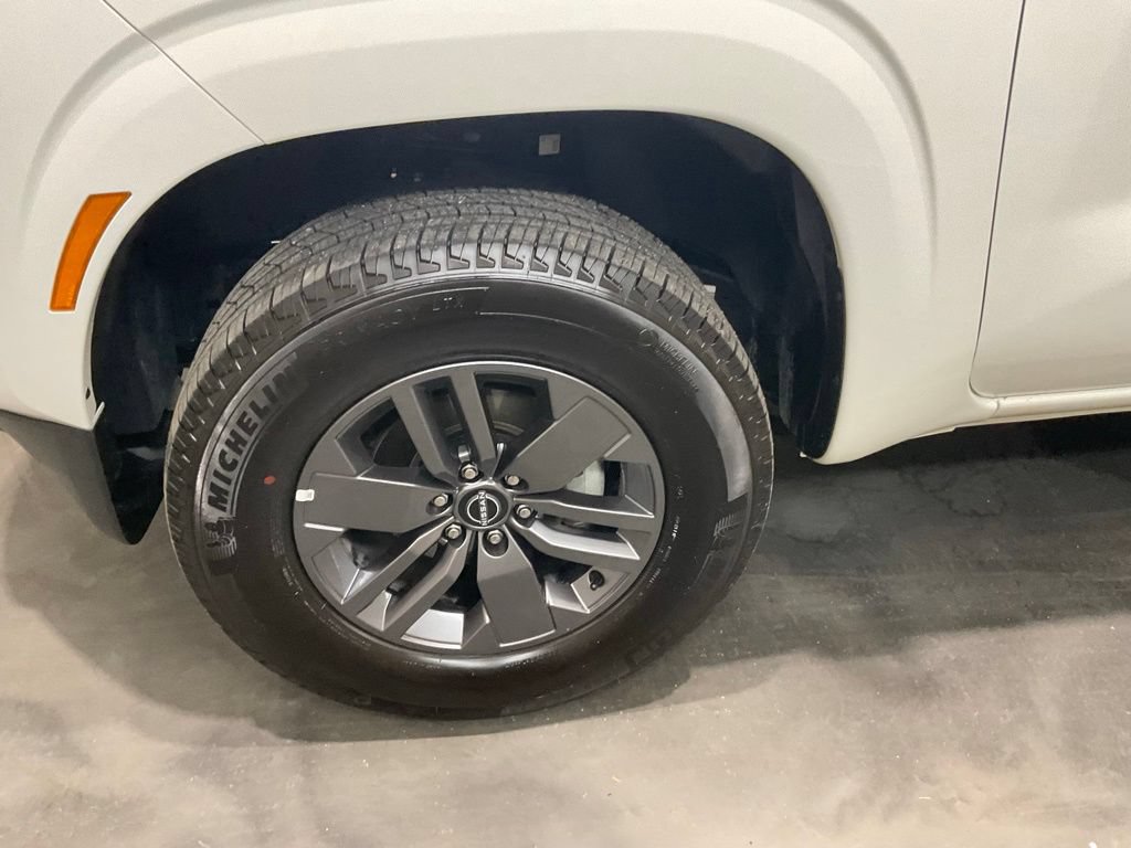Used 2026 Nissan Frontier SV AWD/4WD image 6