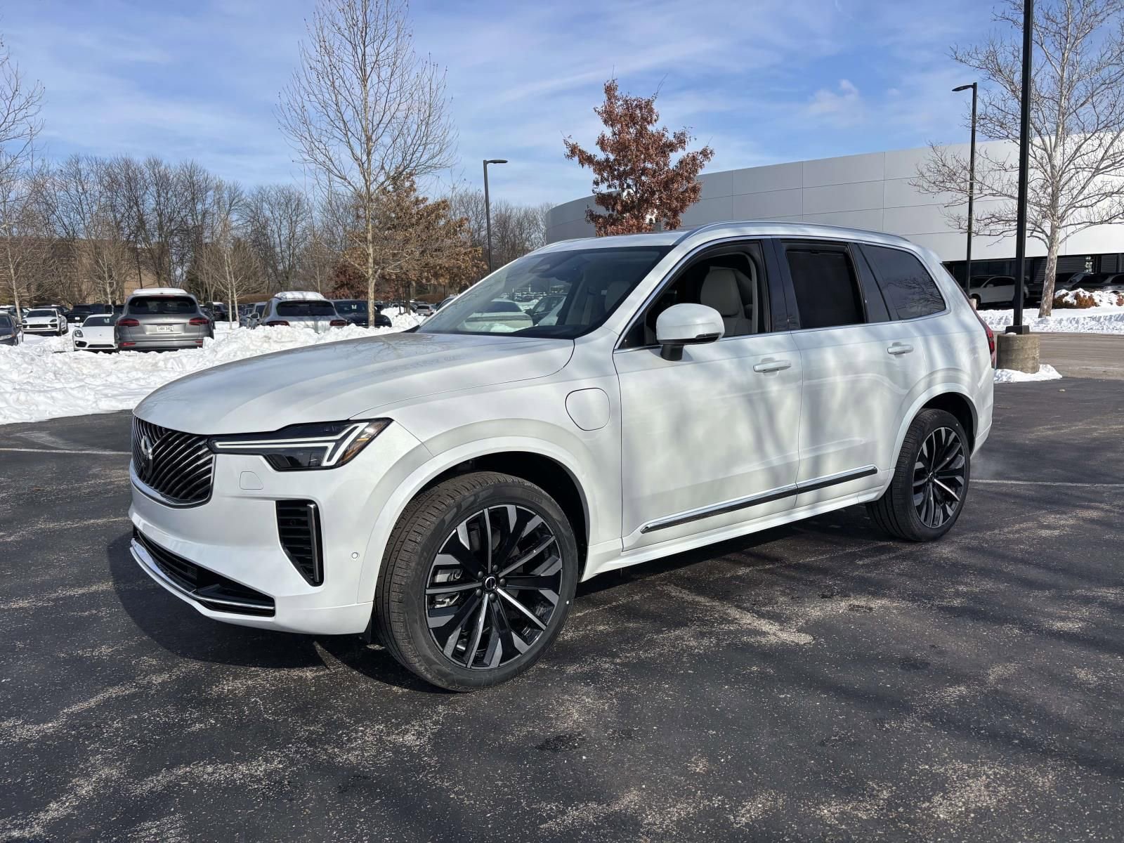 New 2026 Volvo XC90 T8 Ultra w/ Protection Package Premier AWD/4WD image 3