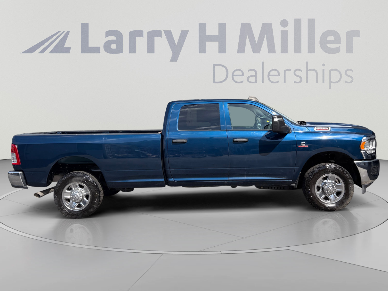 Used 2024 RAM 2500 Tradesman w/ Chrome Appearance Group AWD/4WD image 6