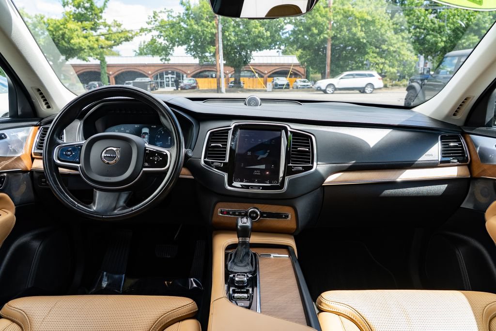 Used 2016 Volvo XC90 T6 Inscription w/ Vision Package AWD/4WD image 10