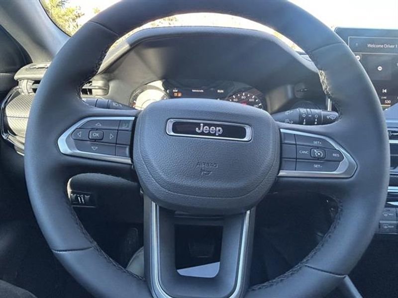 New 2026 Jeep Compass Latitude image 10