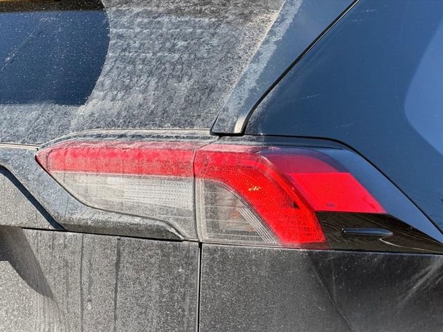 Used 2021 Toyota RAV4 XLE Premium image 16