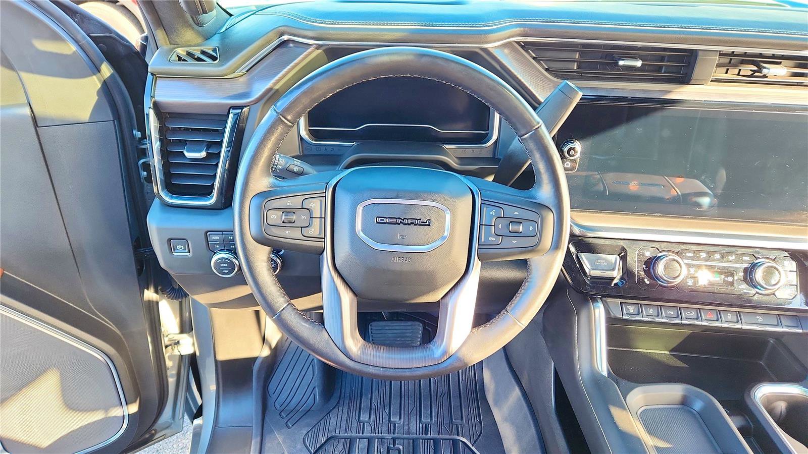 Used 2024 GMC Sierra 2500 Denali Ultimate image 16